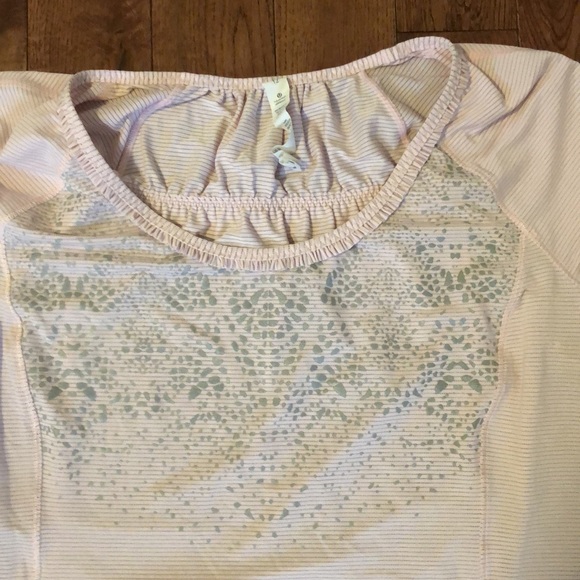 💞LULULEMON-Vintage EUC Run:Wild Short Sl. Tech(12) - Picture 10 of 14